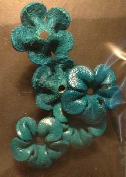 Lederblüten türkis