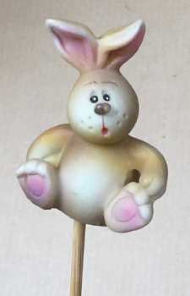 Häsli Schnuff, Hase auf Stecker, sitzend