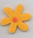 Filz-Blume gelb mit orangem Punkt