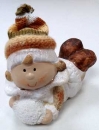 Winterkind liegend